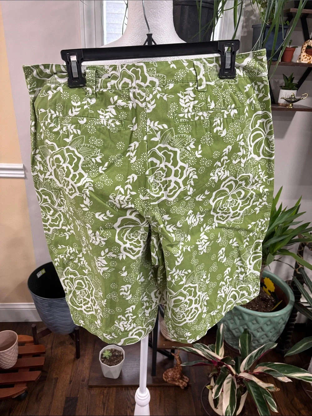 Basic Edition classic fit Green Floral Print Shorts size 12